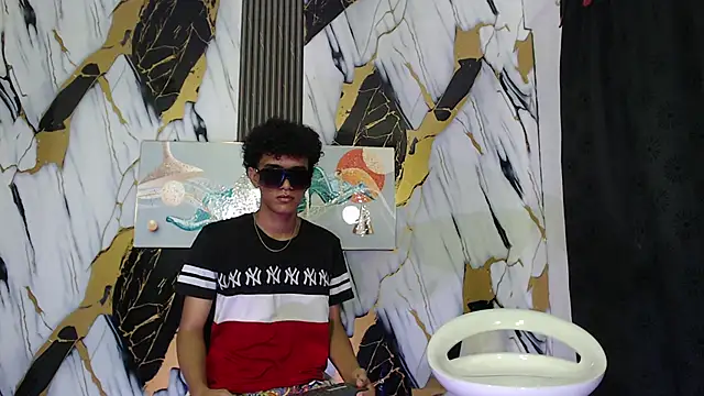 GOLDEN 2026 online show from May 6, 2026, 7:19 pm