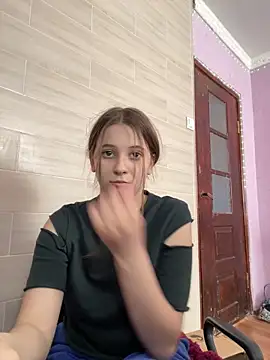 Snapshot of Blossom_Emily chatting on May 5, 2026, 6:32 am Blossom Emily online show from May 5, 2026, 6:32 am