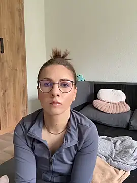 SweetLuna96 online show from May 7, 2026, 11:59 am