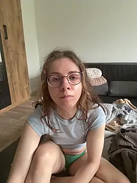 SweetLuna96 online show from May 8, 2026, 1:05 pm