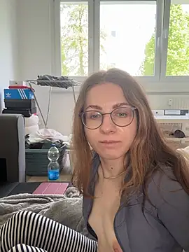 SweetLuna96 online show from May 18, 2026, 1:17 pm