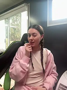 Snapshot of daisycollins chatting on May 17, 2026, 12:08 am daisycollins online show from May 17, 2026, 12:08 am