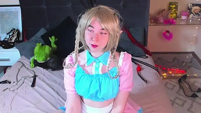 AlexxisSkky online show from May 25, 2026, 5:35 am