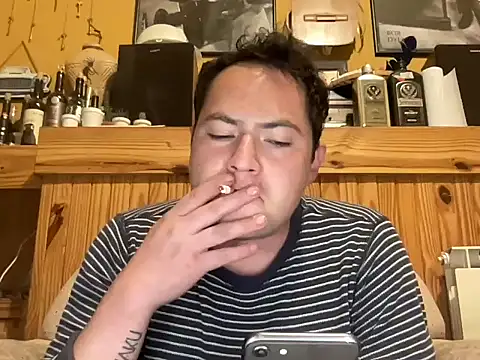 alecsgzz online show from May 8, 2026, 12:27 am