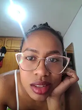 Snapshot of kimreigns chatting on May 17, 2026, 5:38 am kimreigns online show from May 17, 2026, 5:38 am