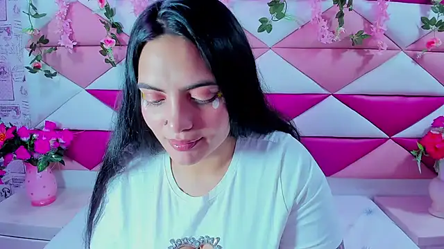 Isabella Mora  online show from May 16, 2026, 3:03 am