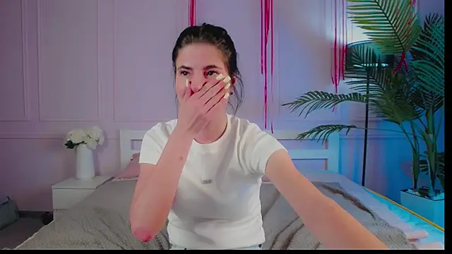 Emily xoo online show from May 27, 2026, 1:57 am