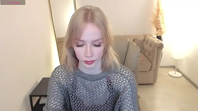 Snapshot of Poly_Sweet chatting on May 6, 2026, 8:25 pm Poly Sweet online show from May 6, 2026, 8:25 pm