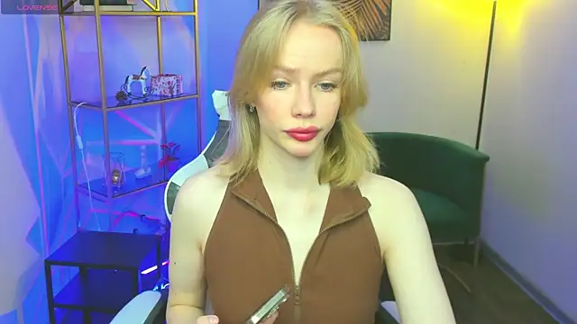 Snapshot of Poly_Sweet chatting on May 14, 2026, 5:25 am Poly Sweet online show from May 14, 2026, 5:25 am