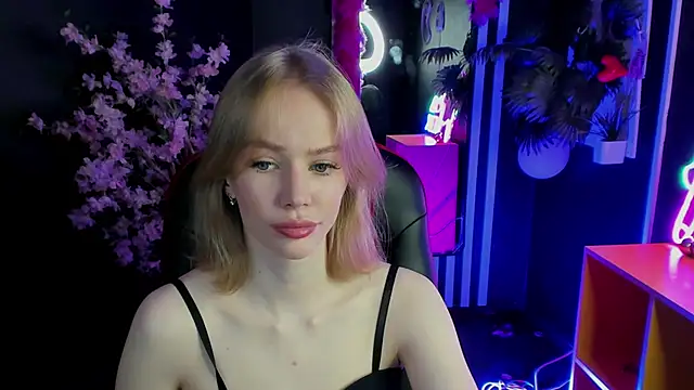 Snapshot of Poly_Sweet chatting on May 22, 2026, 10:32 am Poly Sweet online show from May 22, 2026, 10:32 am
