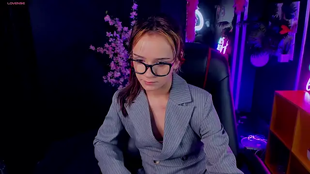 AgataSilk online show from May 20, 2026, 9:10 pm