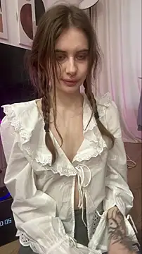 Snapshot of evvaavve chatting on May 4, 2026, 5:09 pm evvaavve online show from May 4, 2026, 5:09 pm
