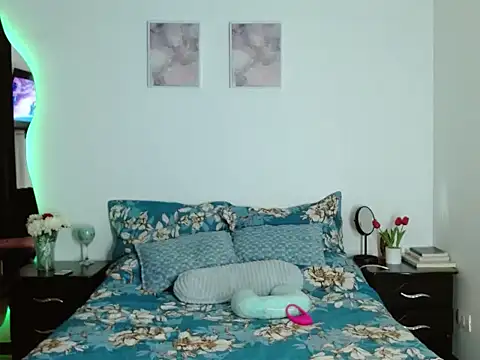 Obsidianlove1 online show from May 31, 2026, 5:04 am