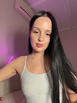 Snapshot of Evaryn chatting on May 6, 2026, 9:31 pm Evaryn online show from May 6, 2026, 9:31 pm