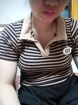 Snapshot of Girl_lovebaby chatting on May 17, 2026, 12:34 pm Girl lovebaby online show from May 17, 2026, 12:34 pm