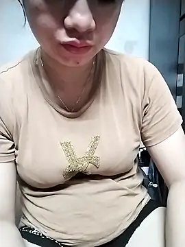 Snapshot of Girl_lovebaby chatting on May 19, 2026, 7:47 am Girl lovebaby online show from May 19, 2026, 7:47 am