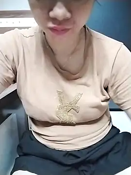 Snapshot of Girl_lovebaby chatting on May 29, 2026, 2:42 am Girl lovebaby online show from May 29, 2026, 2:42 am