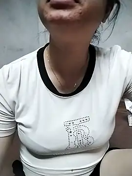 Snapshot of Girl_lovebaby chatting on May 30, 2026, 2:52 am Girl lovebaby online show from May 30, 2026, 2:52 am