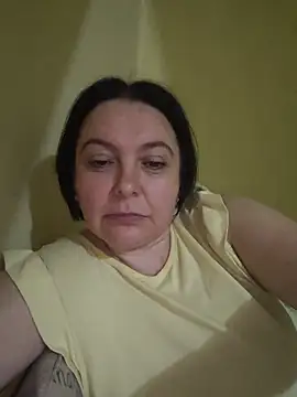 EmmaEmmy40 online show from May 12, 2026, 5:54 pm