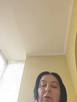 EmmaEmmy40 online show from May 16, 2026, 12:04 pm