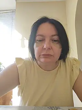EmmaEmmy40 online show from May 17, 2026, 5:49 am