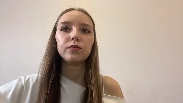 Snapshot of QueenBalensiefen chatting on May 6, 2026, 3:46 am QueenBalensiefen online show from May 6, 2026, 3:46 am