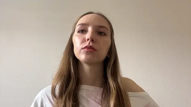 Snapshot of QueenBalensiefen chatting on May 12, 2026, 3:47 am QueenBalensiefen online show from May 12, 2026, 3:47 am