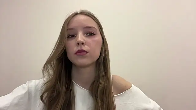 Snapshot of QueenBalensiefen chatting on May 19, 2026, 4:24 pm QueenBalensiefen online show from May 19, 2026, 4:24 pm
