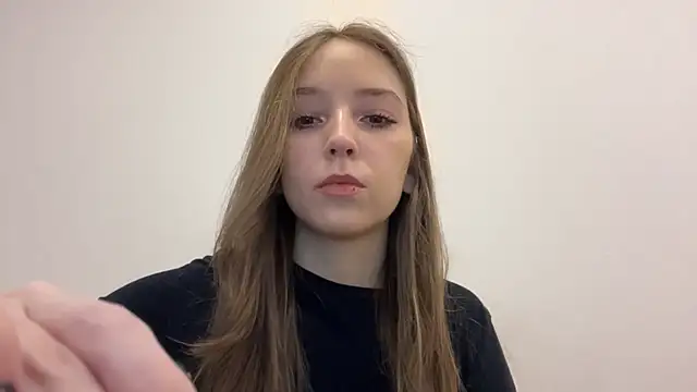 Snapshot of QueenBalensiefen chatting on May 20, 2026, 4:24 pm QueenBalensiefen online show from May 20, 2026, 4:24 pm