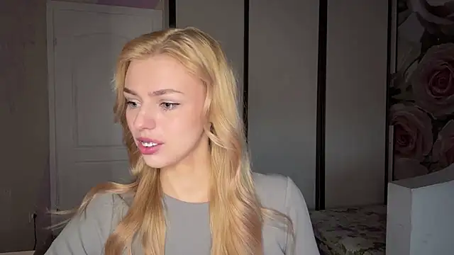 ScarlettRosy online show from May 13, 2026, 3:37 am