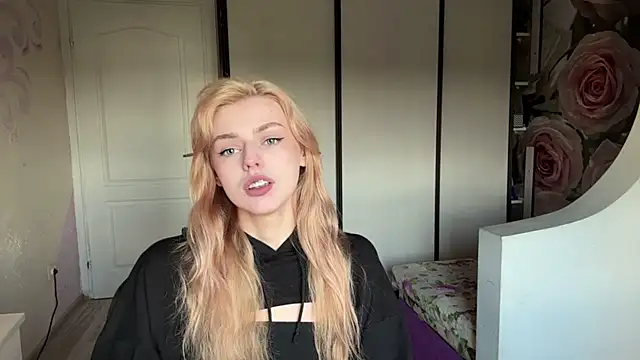 ScarlettRosy online show from May 16, 2026, 3:03 am