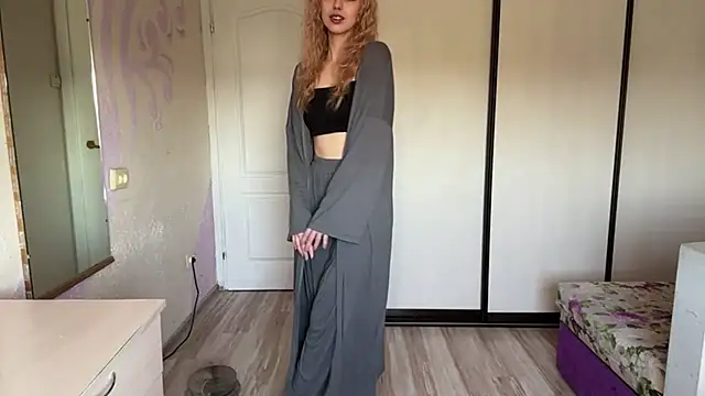 ScarlettRosy online show from May 17, 2026, 4:21 am