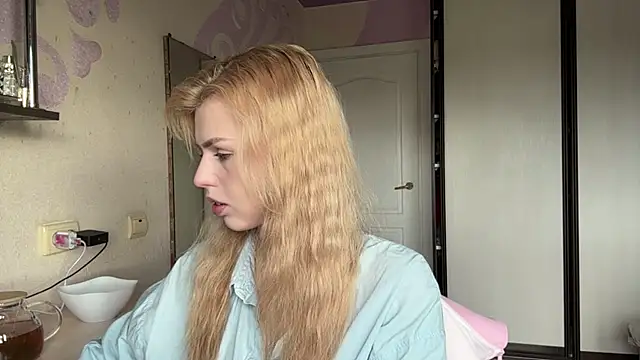 ScarlettRosy online show from May 31, 2026, 4:09 am