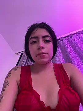 lunacruz  online show from May 29, 2026, 2:53 am