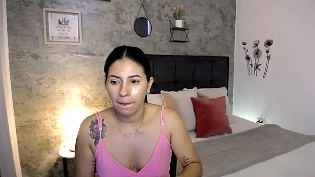 isa cruzx online show from May 28, 2026, 9:12 pm