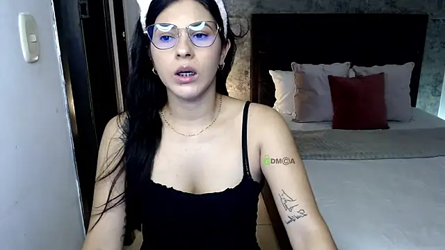 isa cruzx online show from July 14, 2026, 9:42 pm