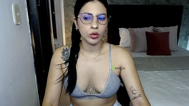 isa cruzx online show from July 15, 2026, 10:04 pm