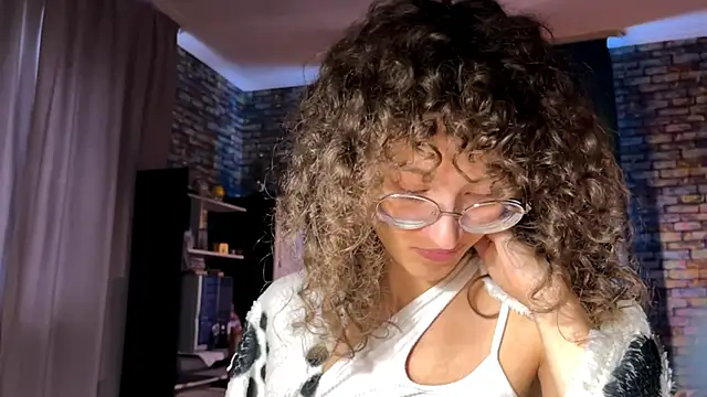 Snapshot of CurlyWinx chatting on May 27, 2026, 5:48 am CurlyWinx online show from May 27, 2026, 5:48 am