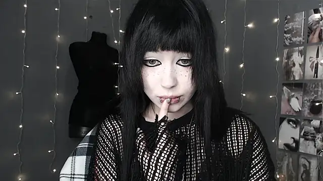 Snapshot of lucy8bit chatting on May 11, 2026, 12:49 am lucy8bit online show from May 11, 2026, 12:49 am