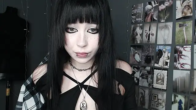 Snapshot of lucy8bit chatting on May 14, 2026, 12:56 pm lucy8bit online show from May 14, 2026, 12:56 pm