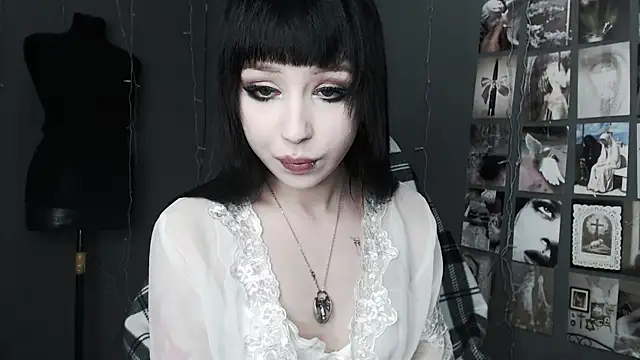Snapshot of lucy8bit chatting on May 26, 2026, 8:38 pm lucy8bit online show from May 26, 2026, 8:38 pm