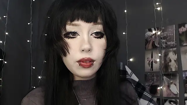 Snapshot of lucy8bit chatting on May 29, 2026, 10:41 pm lucy8bit online show from May 29, 2026, 10:41 pm