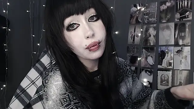 Snapshot of lucy8bit chatting on May 30, 2026, 9:34 pm lucy8bit online show from May 30, 2026, 9:34 pm
