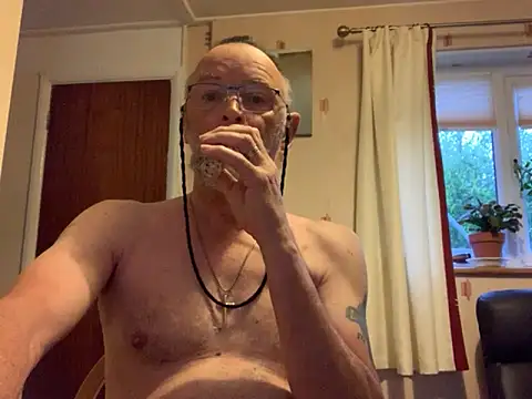 Moonraker64 online show from May 4, 2026, 5:03 am
