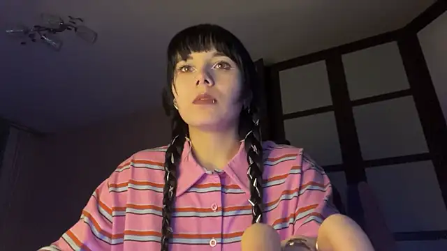 gothicq online show from May 25, 2026, 6:36 pm
