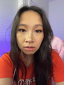 petiteTai online show from May 12, 2026, 3:25 am