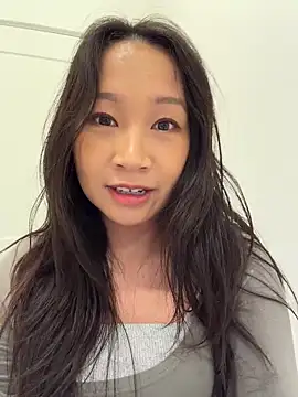 petiteTai online show from May 29, 2026, 3:37 am