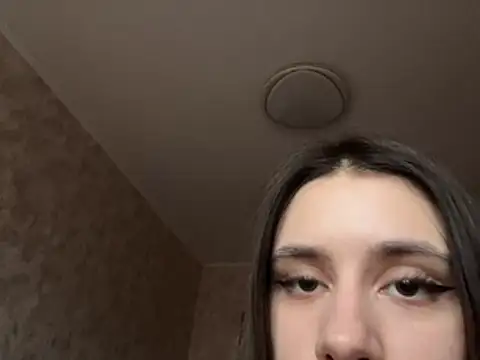 Snapshot of Selena_Mur_ chatting on May 7, 2026, 1:27 pm Selena Mur online show from May 7, 2026, 1:27 pm