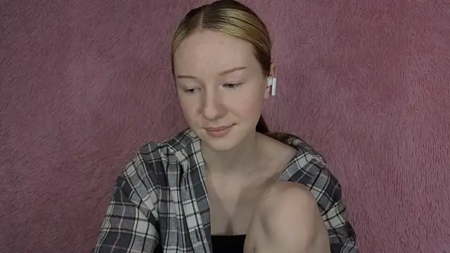 Snapshot of VexyBelle chatting on May 12, 2026, 7:33 pm VexyBelle online show from May 12, 2026, 7:33 pm