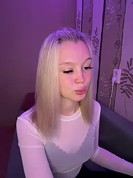 Snapshot of Velvet_Doll_ chatting on July 10, 2026, 5:23 am Velvet Doll online show from July 10, 2026, 5:23 am
